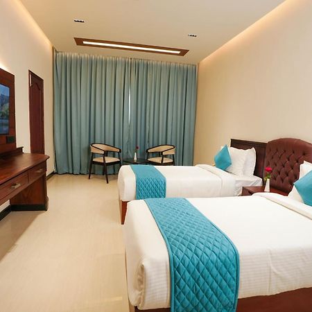 Blue Castle Hotel Thiruvananthapuram ภายนอก รูปภาพ