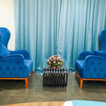 Blue Castle Hotel Thiruvananthapuram ภายนอก รูปภาพ