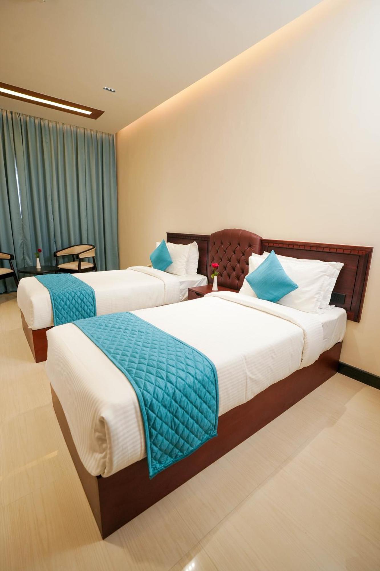 Blue Castle Hotel Thiruvananthapuram ภายนอก รูปภาพ