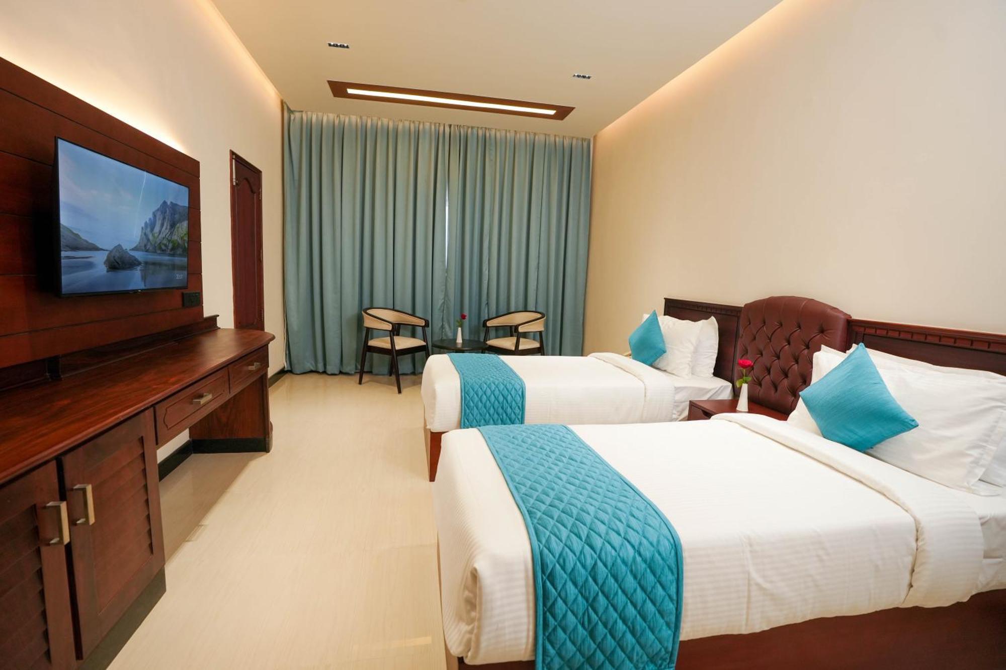 Blue Castle Hotel Thiruvananthapuram ภายนอก รูปภาพ
