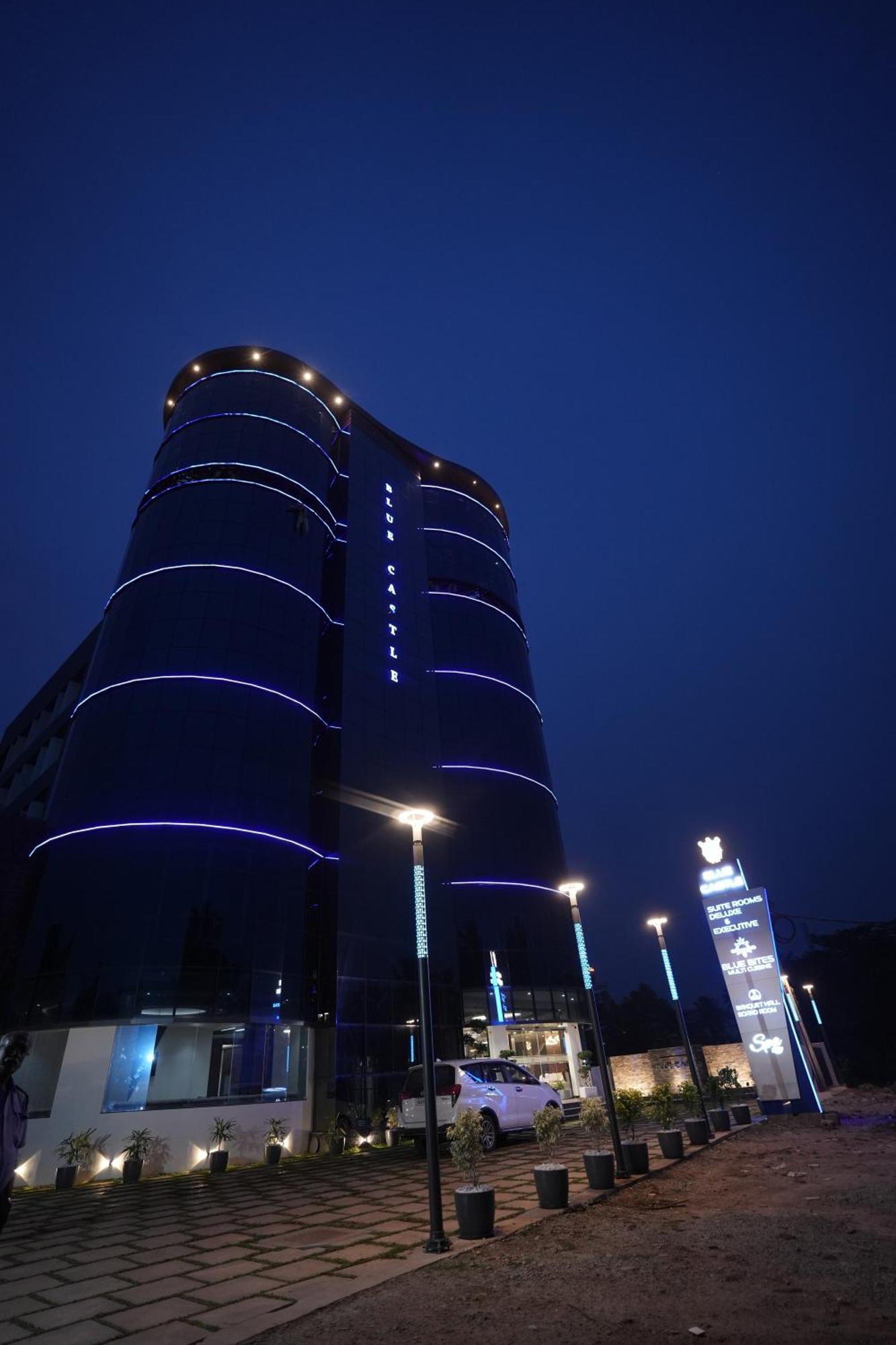 Blue Castle Hotel Thiruvananthapuram ภายนอก รูปภาพ