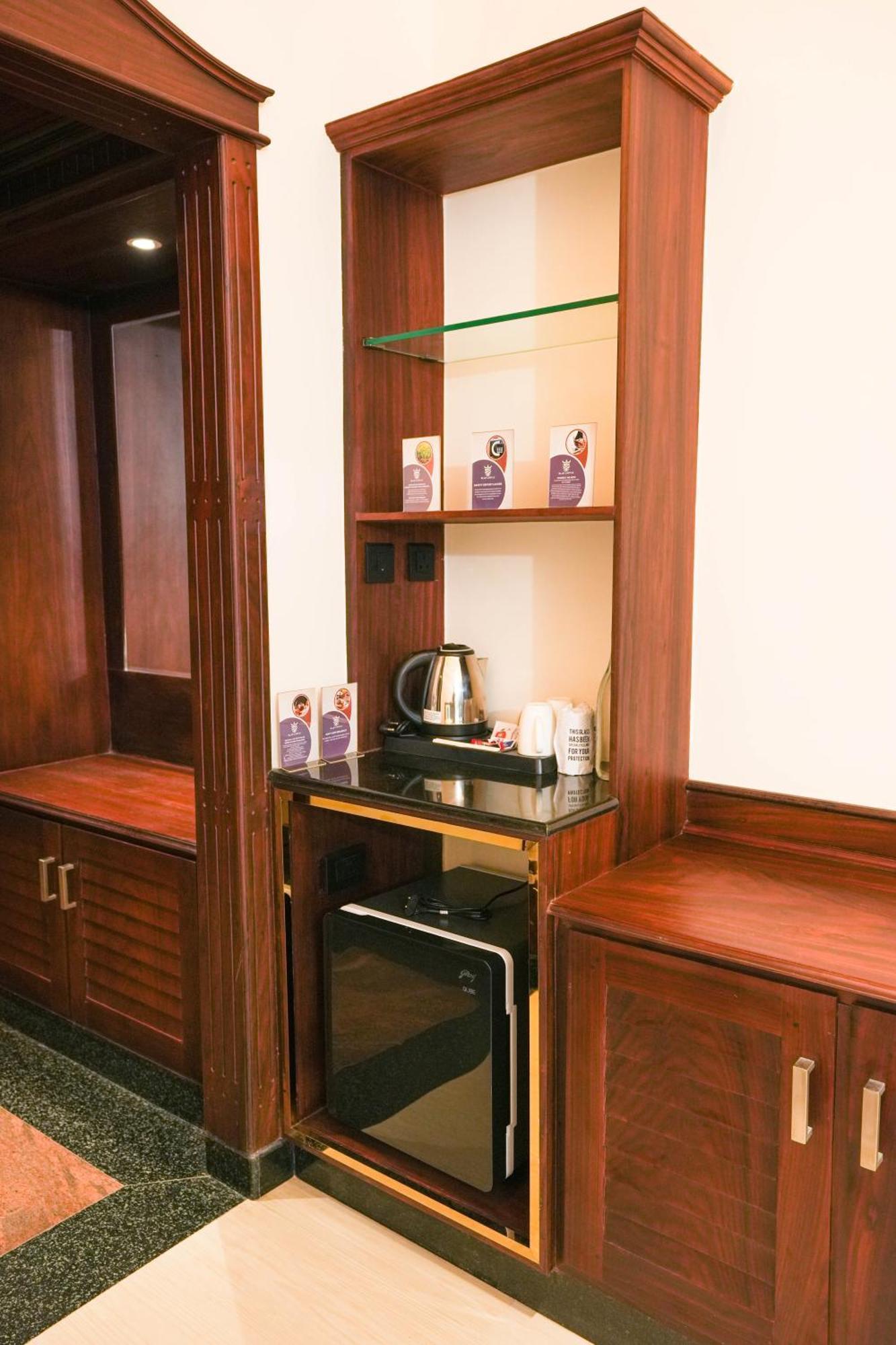 Blue Castle Hotel Thiruvananthapuram ภายนอก รูปภาพ