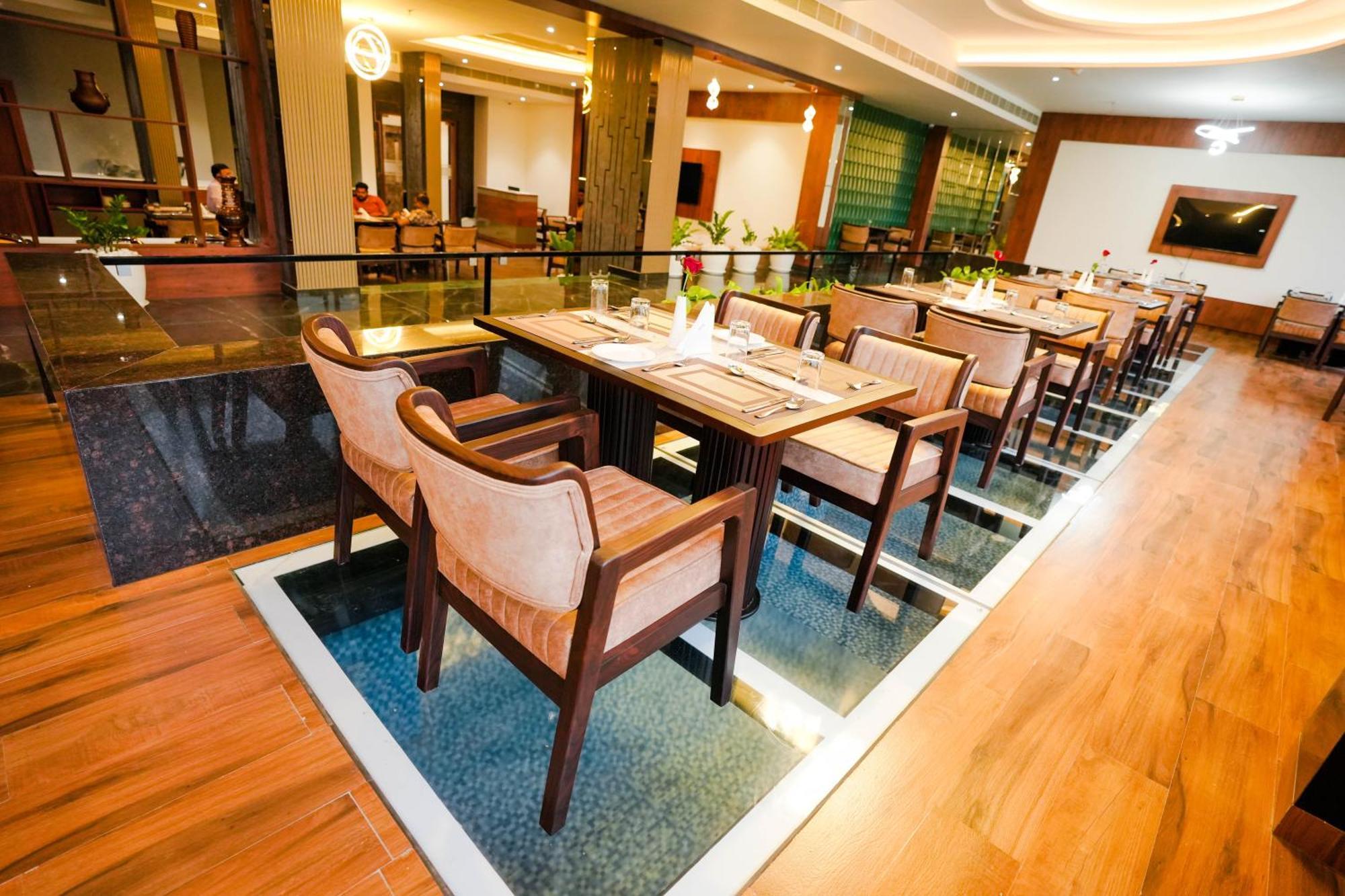 Blue Castle Hotel Thiruvananthapuram ภายนอก รูปภาพ