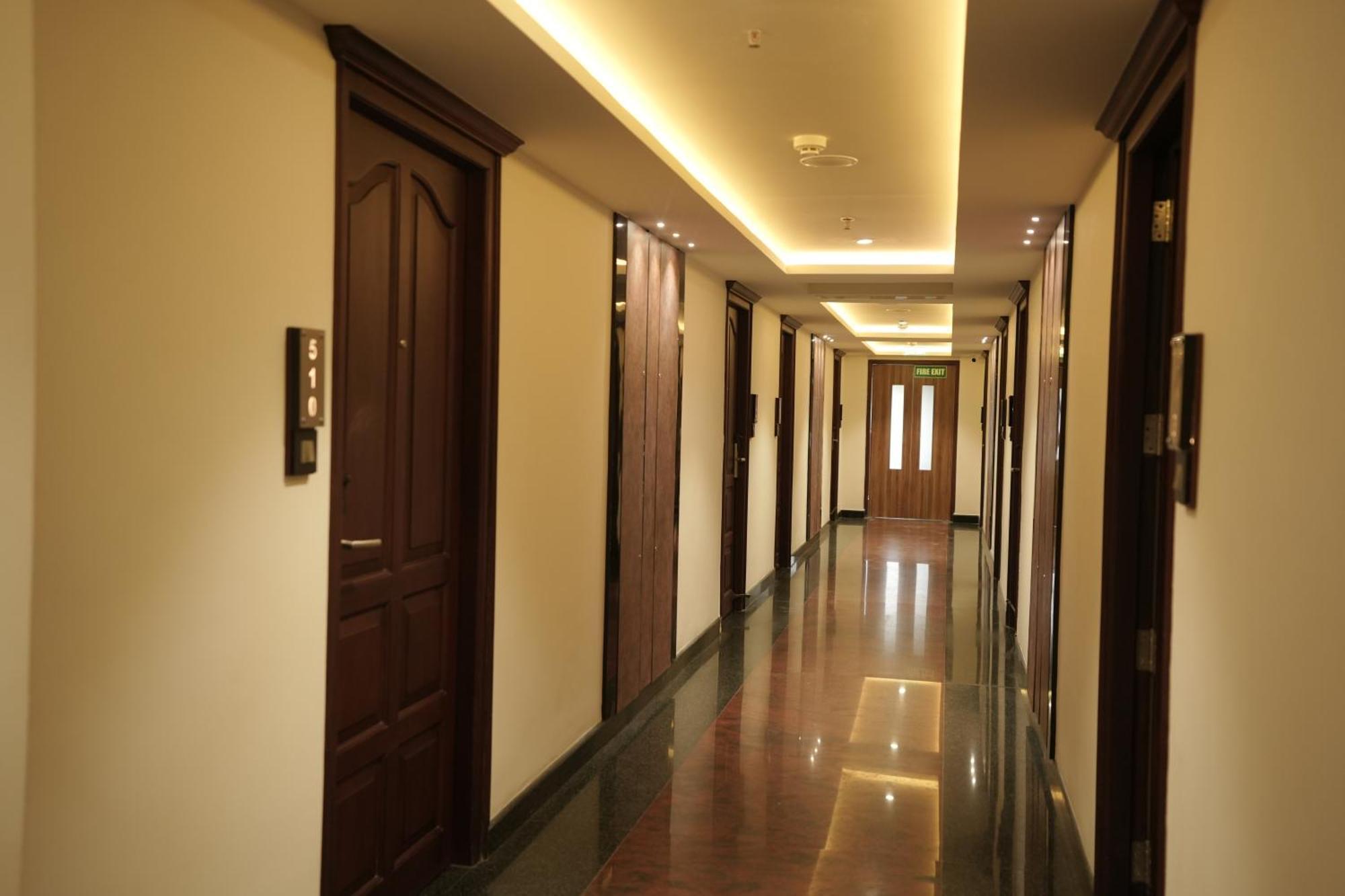 Blue Castle Hotel Thiruvananthapuram ภายนอก รูปภาพ
