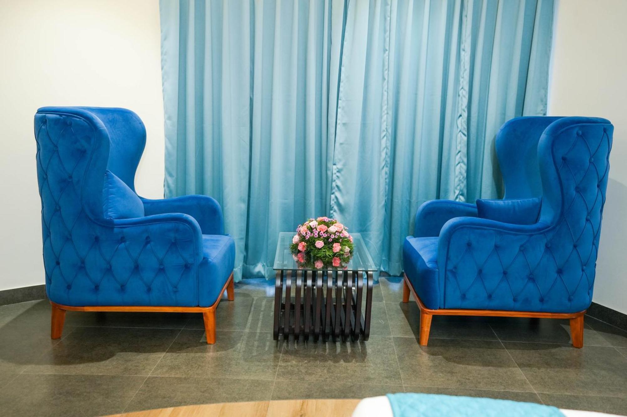 Blue Castle Hotel Thiruvananthapuram ภายนอก รูปภาพ