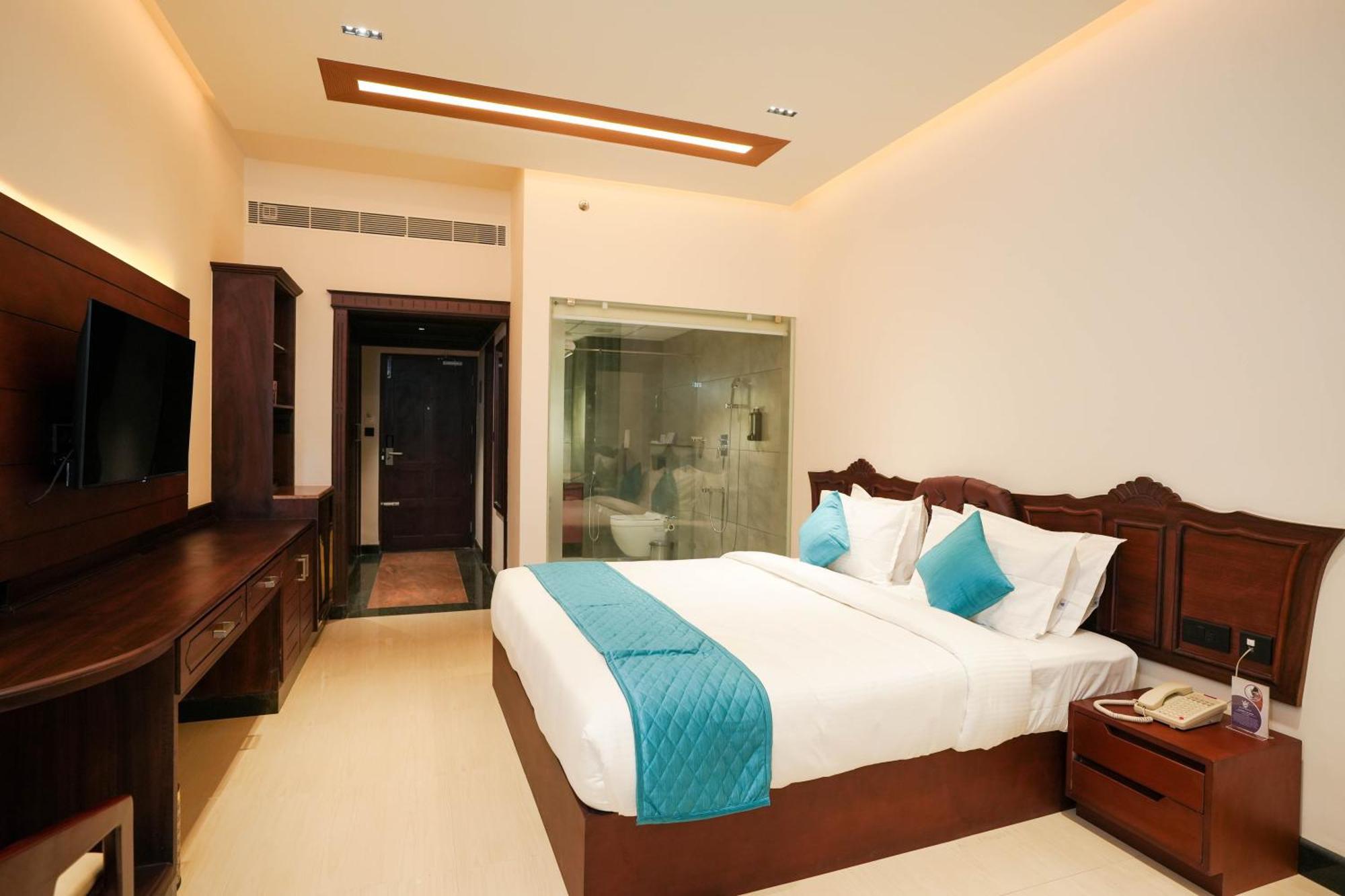 Blue Castle Hotel Thiruvananthapuram ภายนอก รูปภาพ